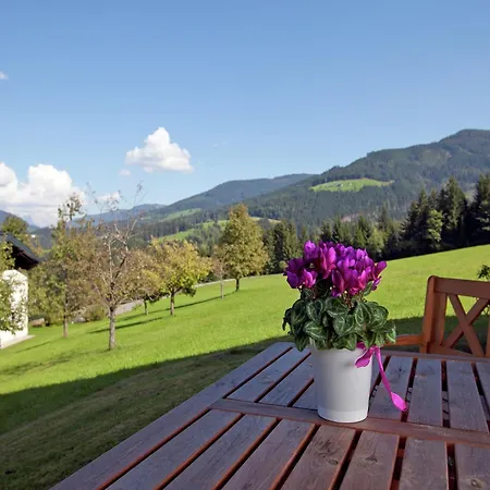 Vakantiehuis Charming In With Barbecue