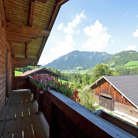 Vakantiehuis Charming In With Barbecue *